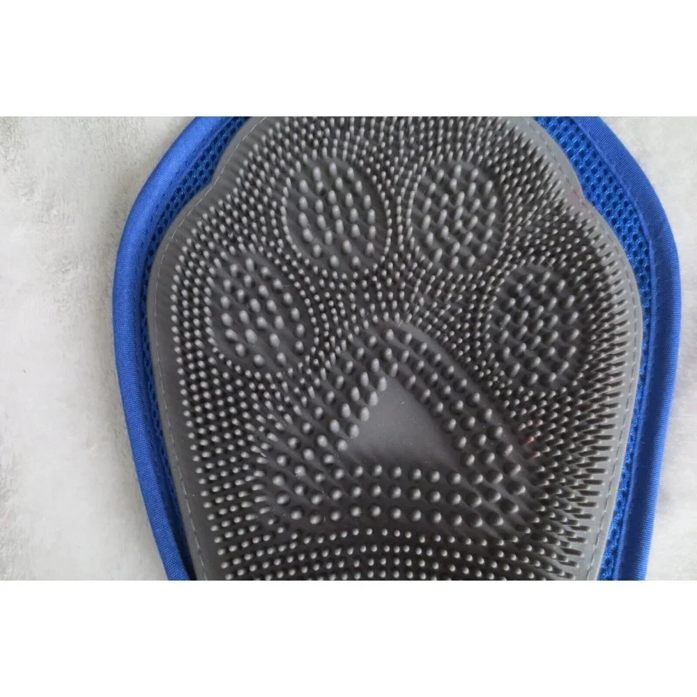 Grooming Glove For all Coats Dogs Bathing - Picture 5 of 8